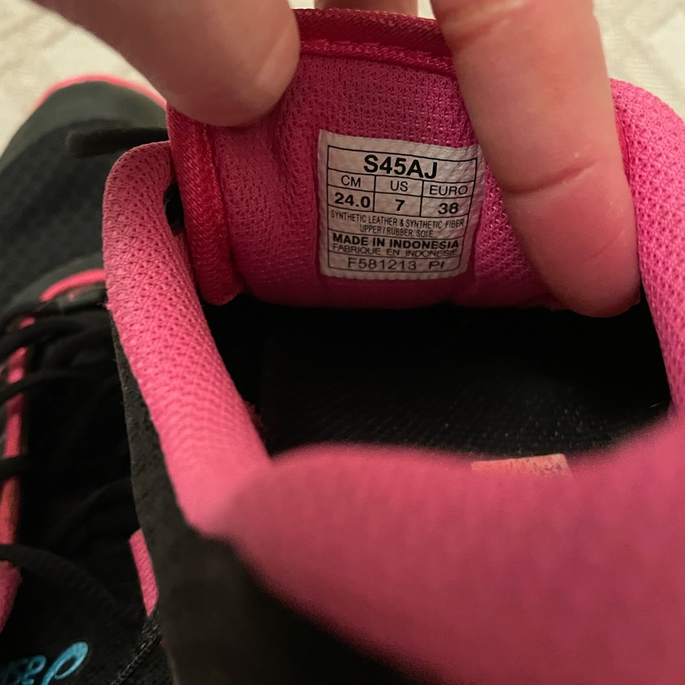 Women’s ASICS runners - Picture 5 of 6